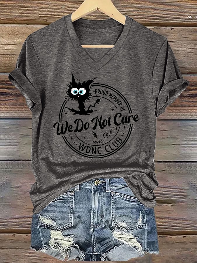 V-Neck Retro Funny Proud Member Of WDNC Club We Do Not Care Menopause Perimenopause Print T-Shirt